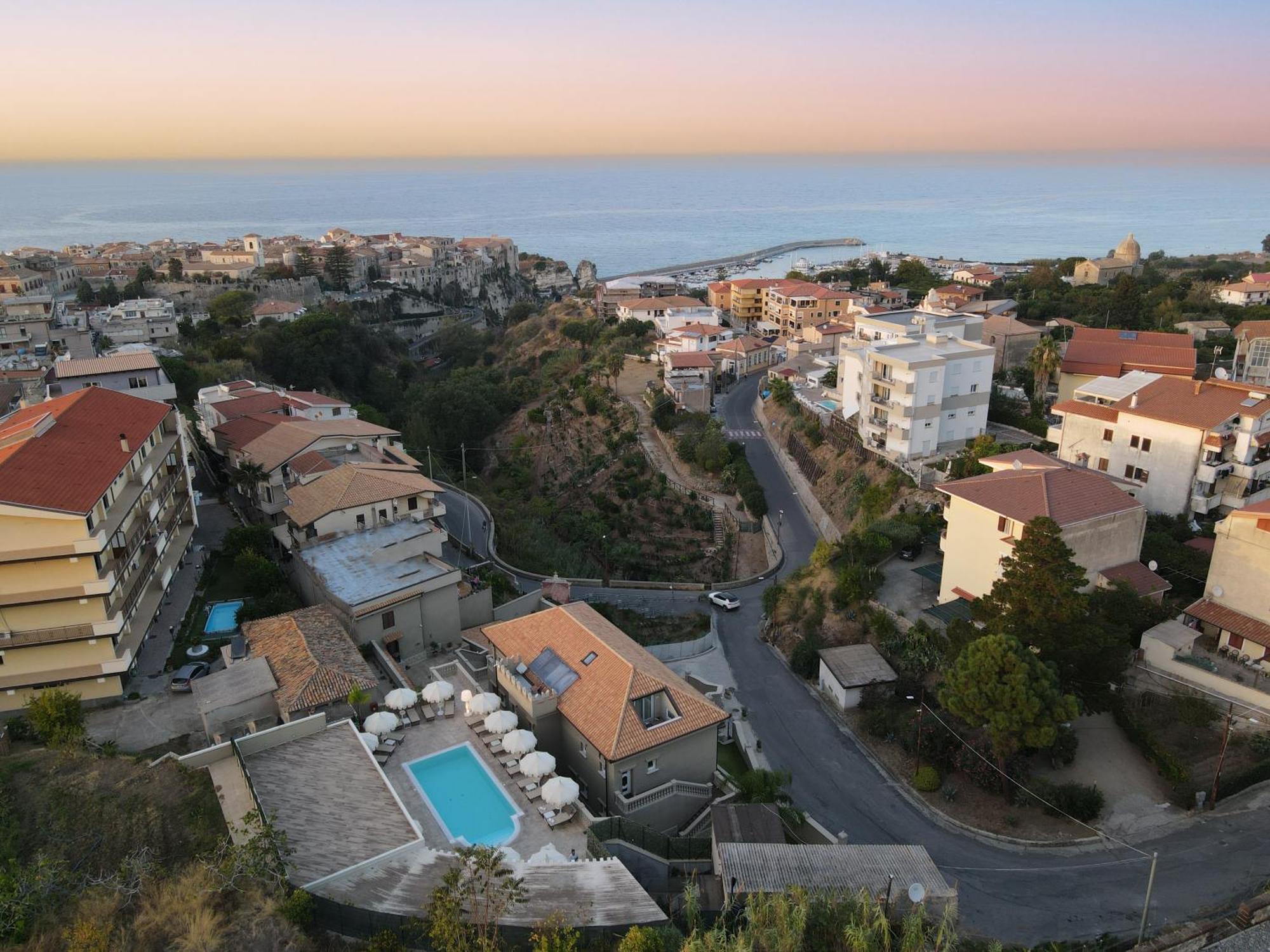 Sui Generis Tropea Luxury Rooms Exterior photo